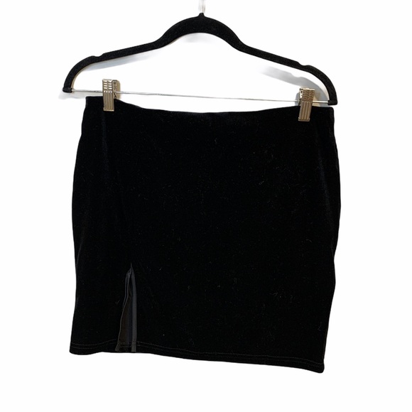 NEW Missguided Black Velvet Mini Skirt Sz 8 - Picture 4 of 5